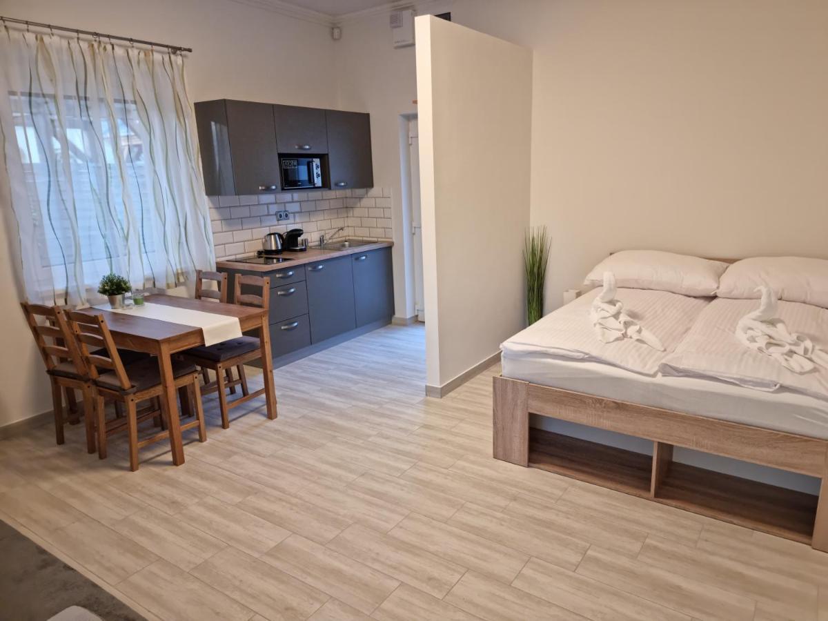 Karinthy Haz Guest House Siofok Exterior photo