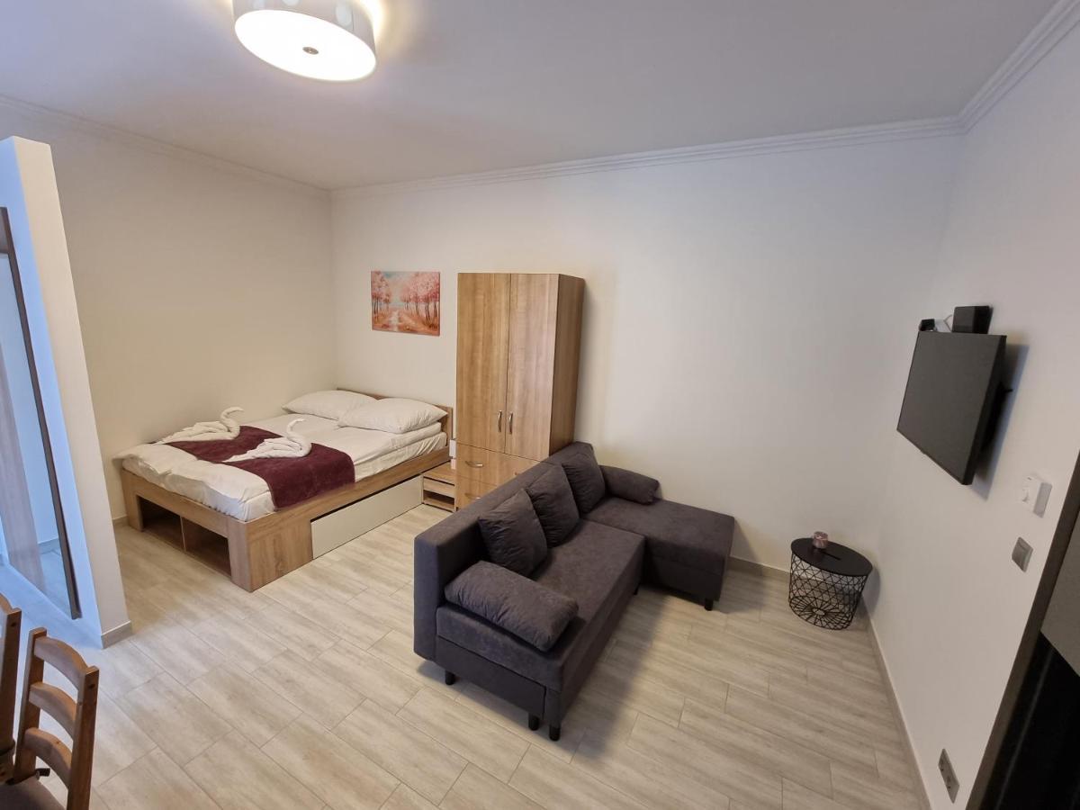 Karinthy Haz Guest House Siofok Exterior photo